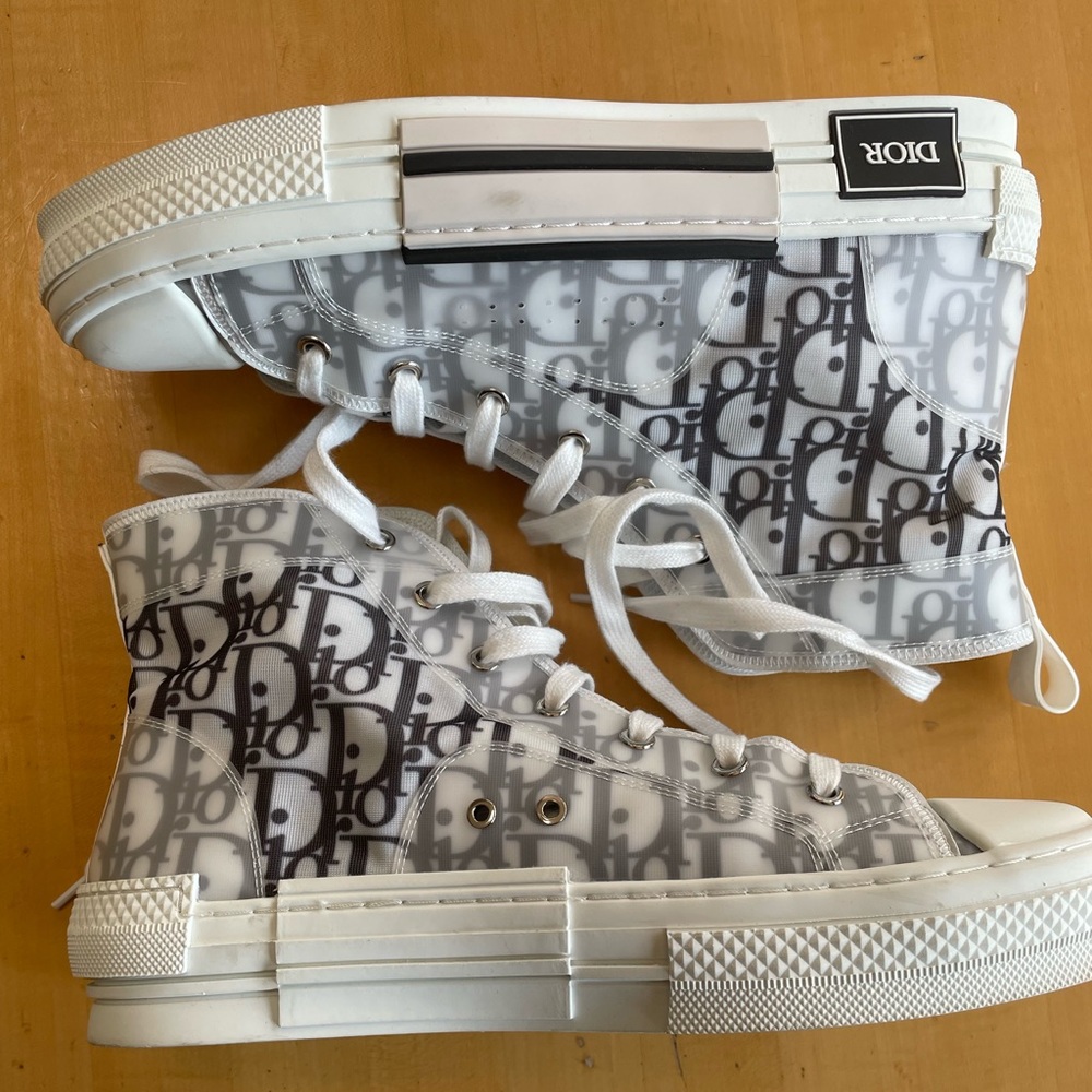 MENS HIGH TOP SNEAKER SIZE 10